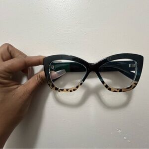 Stylish Tortoiseshell and Black Women's Sunglasses